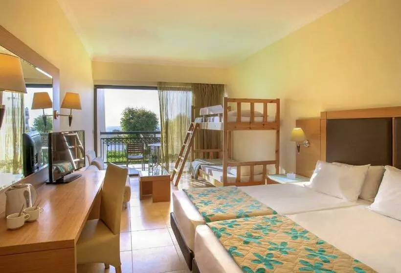 اتاق خانوادگی, Sol Cosmopolitan Rhodes
