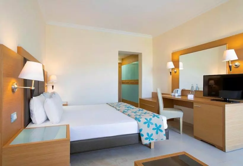 اتاق استاندارد با چشم‌انداز باغ, Sol Cosmopolitan Rhodes