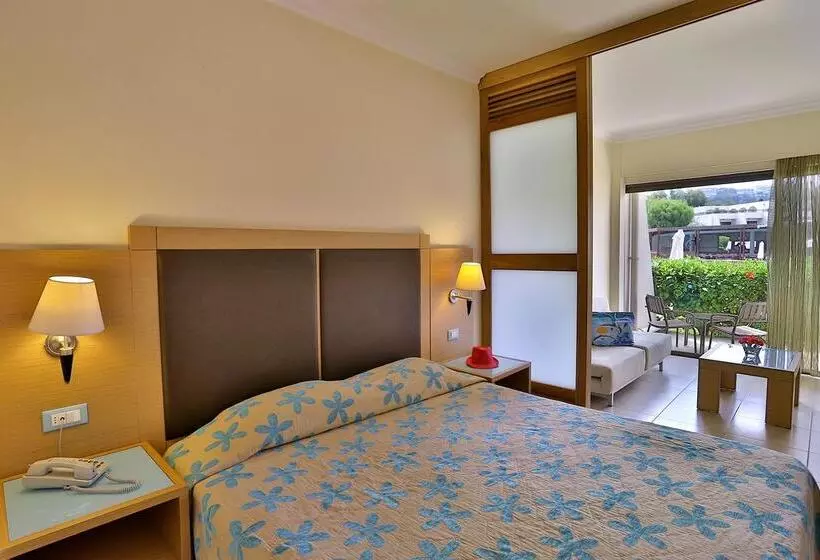 اتاق خانوادگی, Sol Cosmopolitan Rhodes