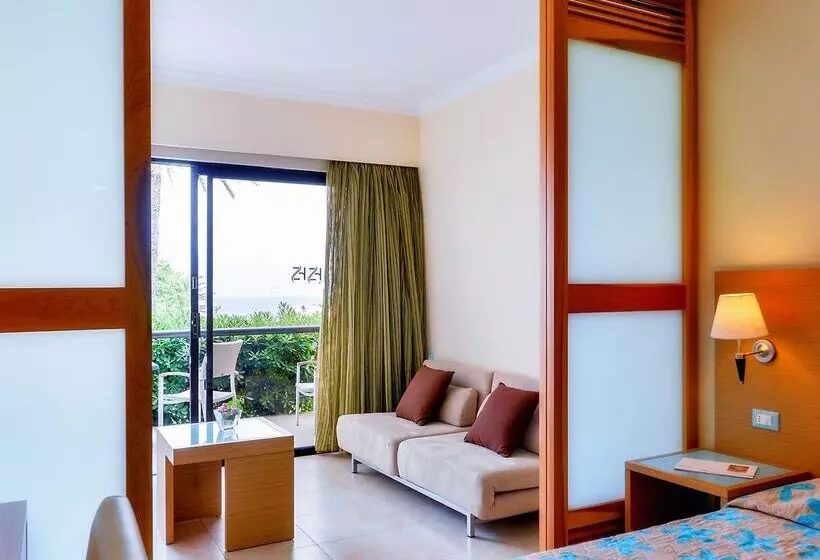 اتاق خانوادگی, Sol Cosmopolitan Rhodes