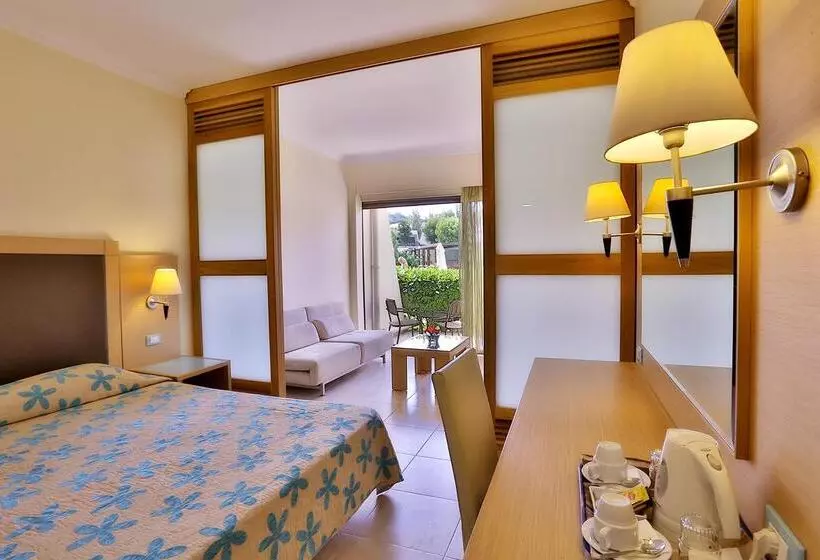 اتاق خانوادگی, Sol Cosmopolitan Rhodes