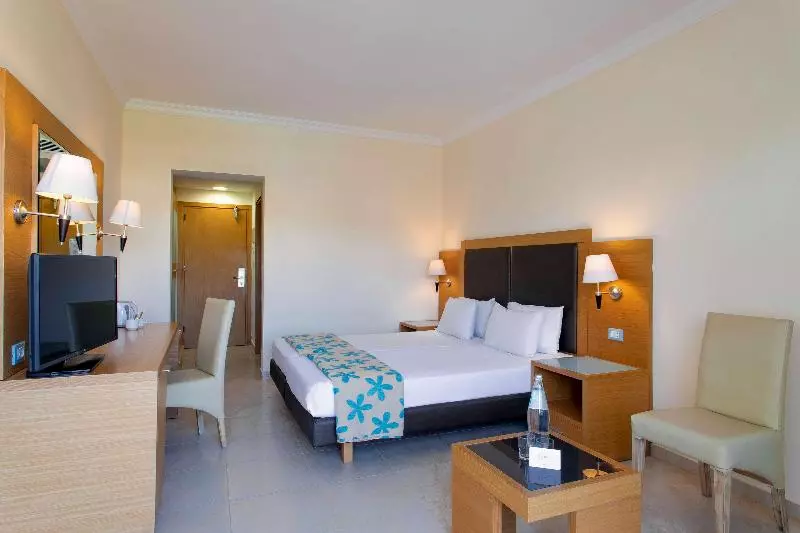 اتاق استاندارد با چشم‌انداز باغ, Sol Cosmopolitan Rhodes