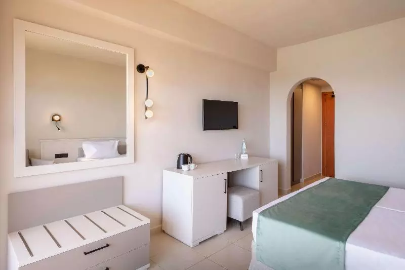 اتاق سوپریور, Sol Cosmopolitan Rhodes