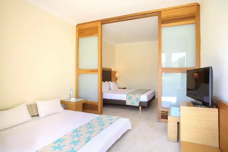 اتاق خانوادگی, Sol Cosmopolitan Rhodes