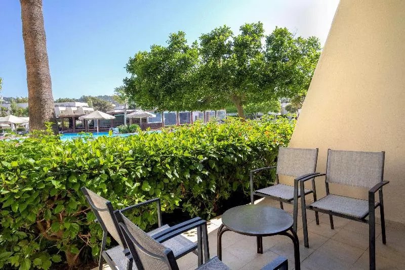 اتاق خانوادگی, Sol Cosmopolitan Rhodes