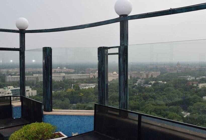 Номер Deluxe, The Royal Plaza