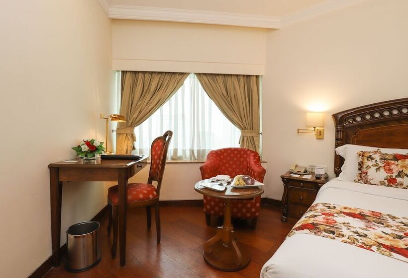 Номер Deluxe, The Royal Plaza