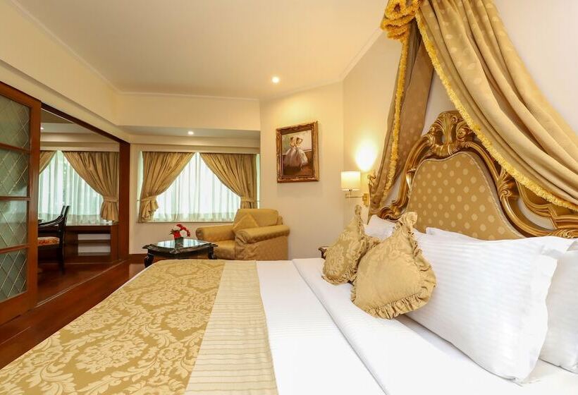 Люкс, The Royal Plaza