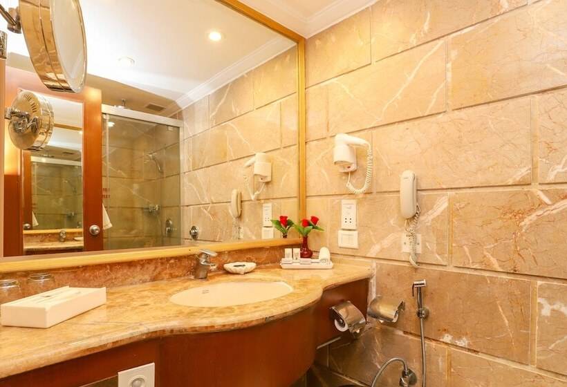 Номер Стандарт, The Royal Plaza