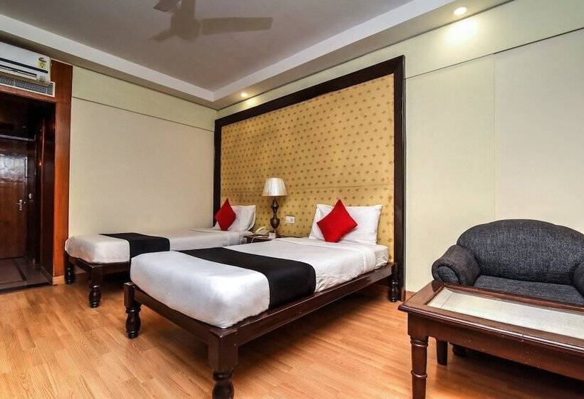 Номер Клуб, Utkarsh Vilas Tavisha