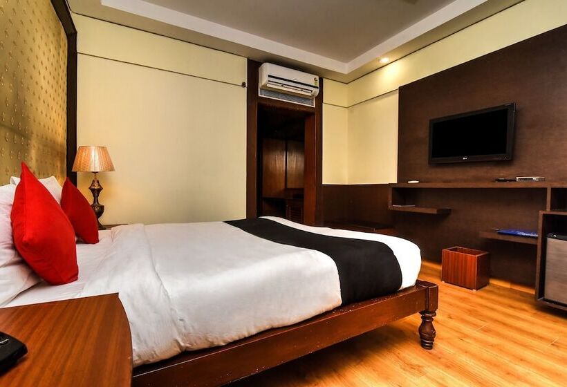 Номер Клуб, Utkarsh Vilas Tavisha