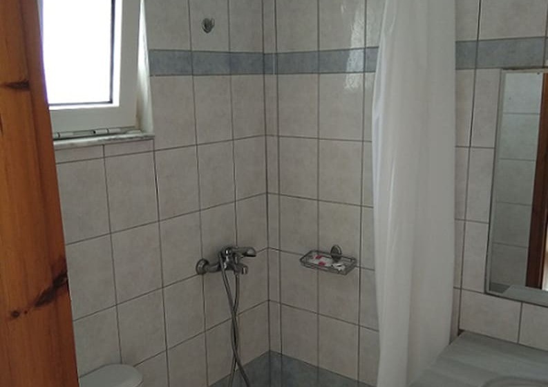 חדר סטנדרט לשלושה, Summer View