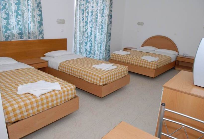 חדר סטנדרט לשלושה, Summer View