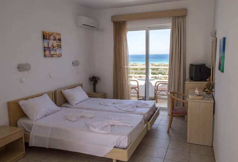 חדר סטנדרט לשלושה, Summer View