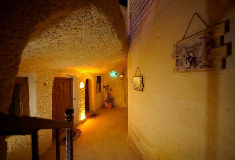 スーペリアールーム, Adelya Cave