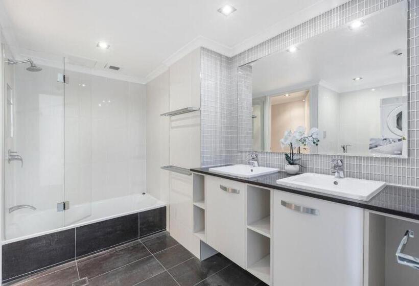 带3个卧室的高级公寓, Northwind Beachfront Apartments