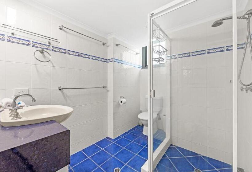 带泳池景观及3个卧室的公寓, Northwind Beachfront Apartments