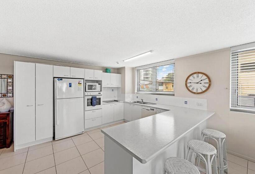 带泳池景观及3个卧室的公寓, Northwind Beachfront Apartments