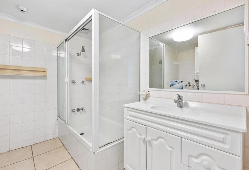 两居室经济型公寓, Northwind Beachfront Apartments