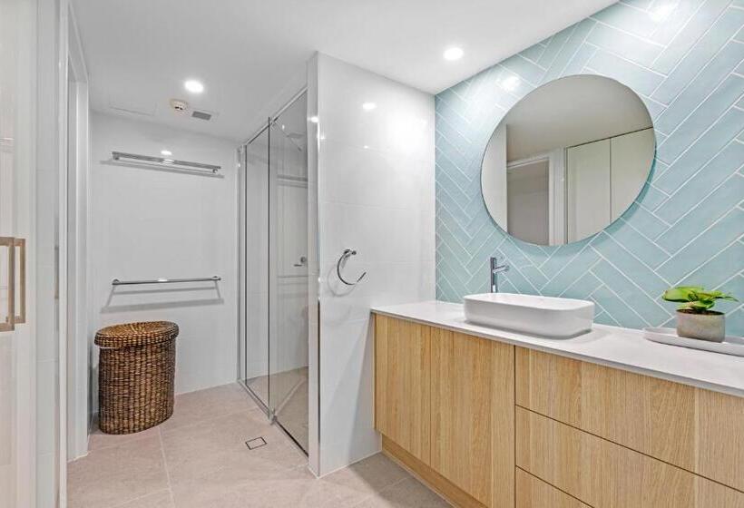 带有一个卧室和海景的高级公寓, Northwind Beachfront Apartments