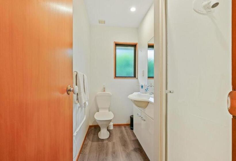 スタンダードスタジオ, Alpine Garden Motel