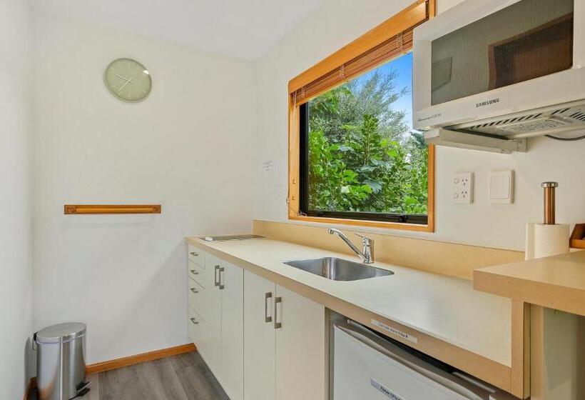 إستوديو قياسى, Alpine Garden Motel