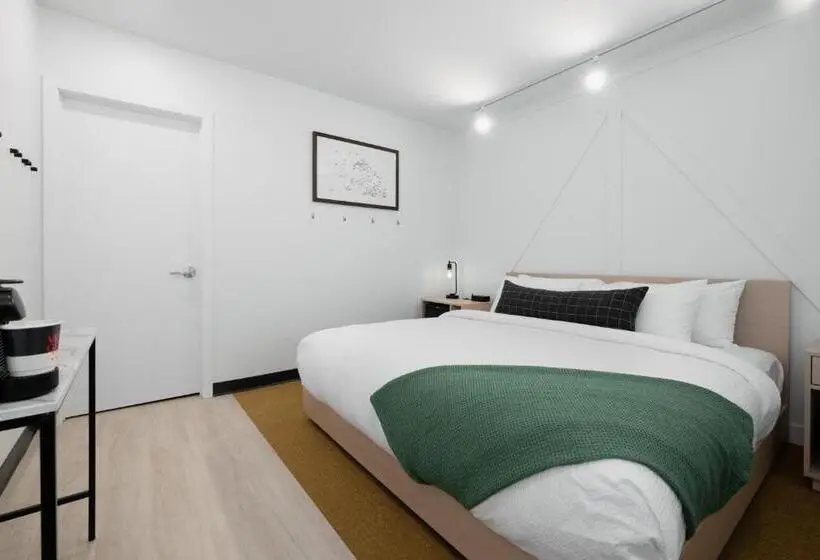 اتاق استاندارد با تخت بزرگ, Gravity Haus Revelstoke