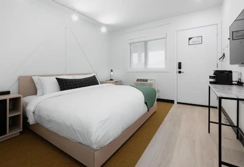 اتاق استاندارد با تخت بزرگ, Gravity Haus Revelstoke