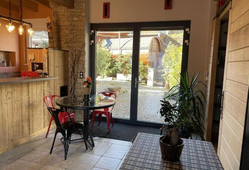 Номер Стандарт, Le Refuge Du Rempart