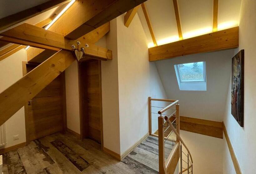 Хижина, Le Refuge Du Rempart