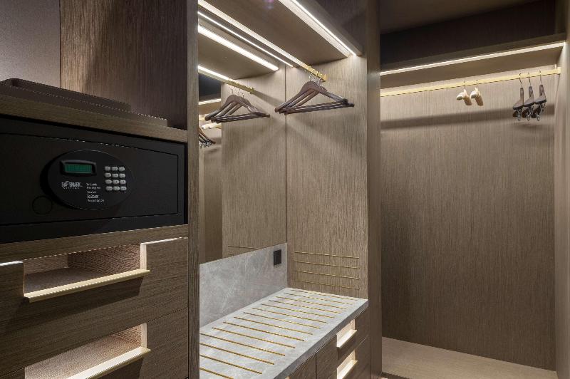 带城市景观的优质房间, Waldorf Astoria Kuwait