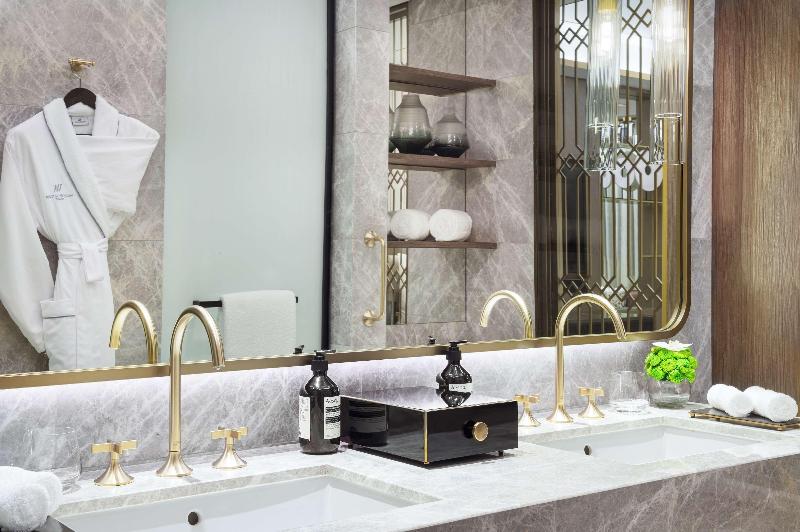带城市景观的优质房间, Waldorf Astoria Kuwait