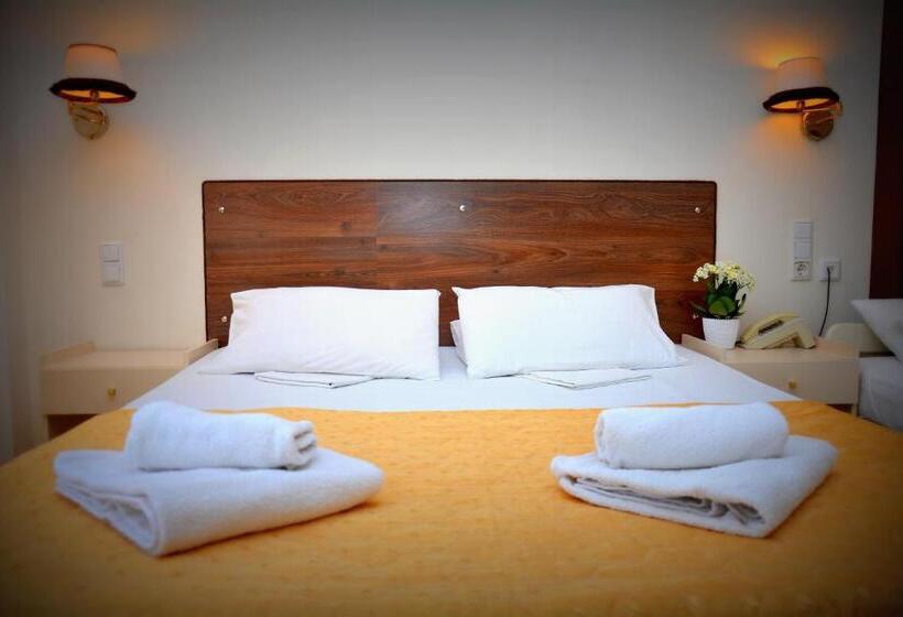 חדר סטנדרט לשלושה, Poseidon