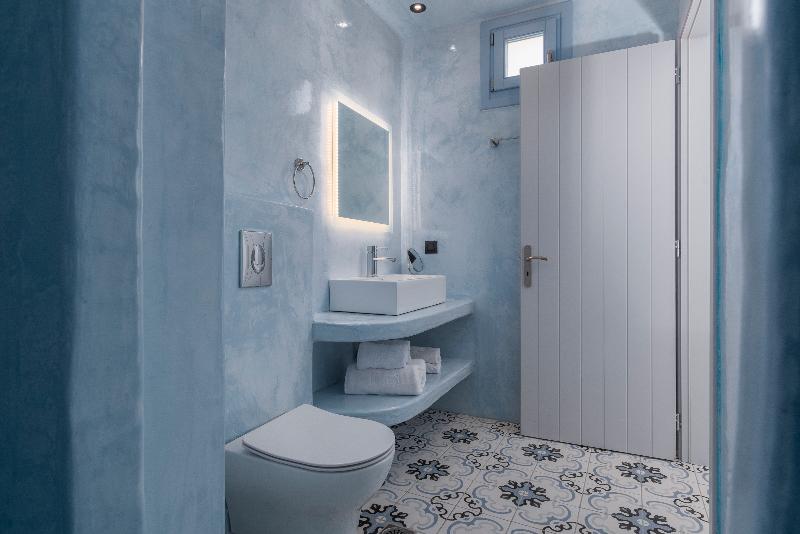 سوئیت با وان آب گرم, Sole D'oro Luxury Suites