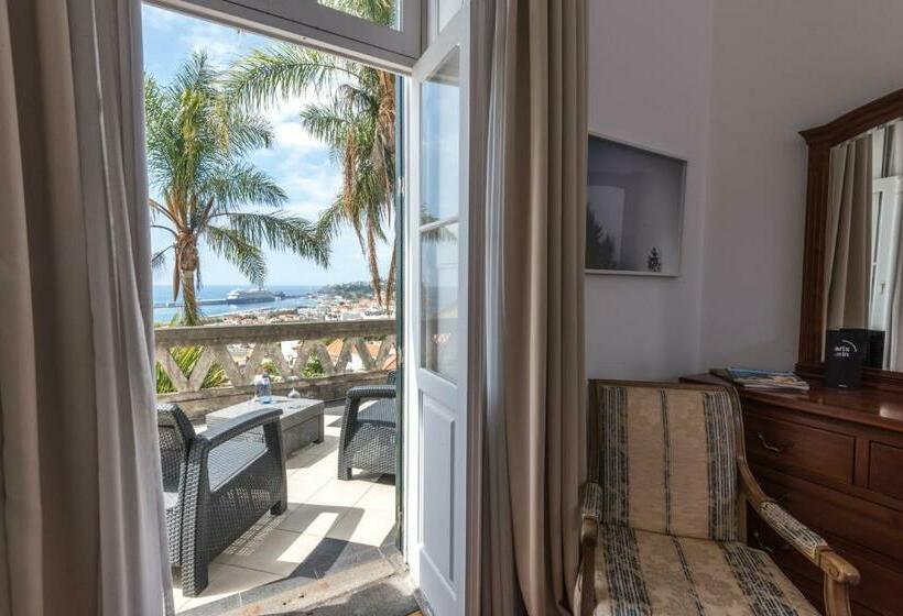 سوئیت جونیور با تراس, Arts In Hotel Conde Carvalhal