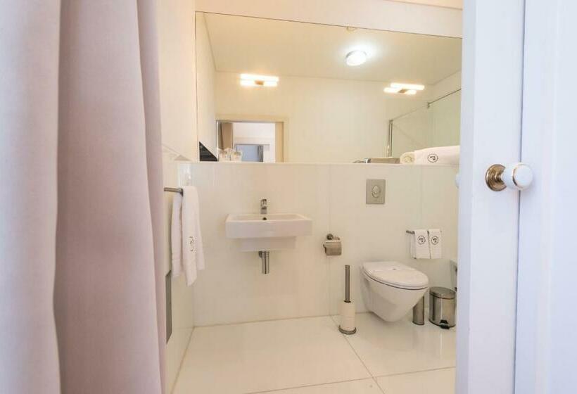 سوئیت جونیور با تراس, Arts In Hotel Conde Carvalhal