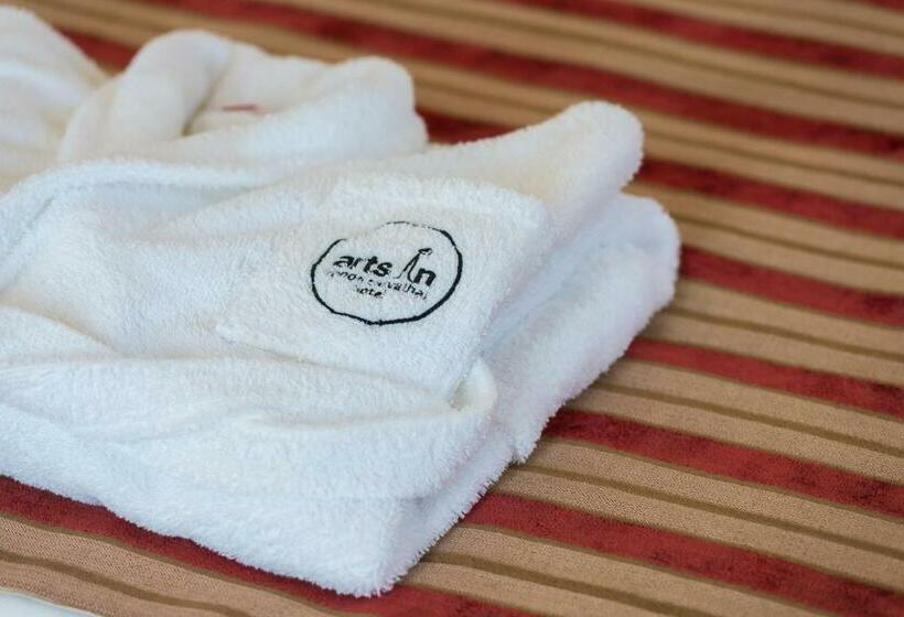 سوئیت پریمیوم, Arts In Hotel Conde Carvalhal