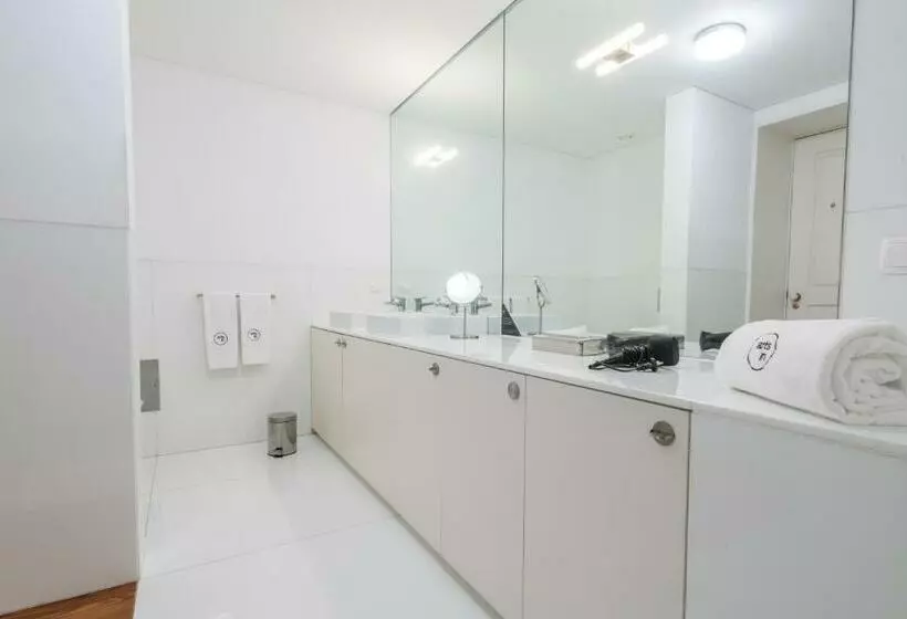 سوئیت پریمیوم, Arts In Hotel Conde Carvalhal