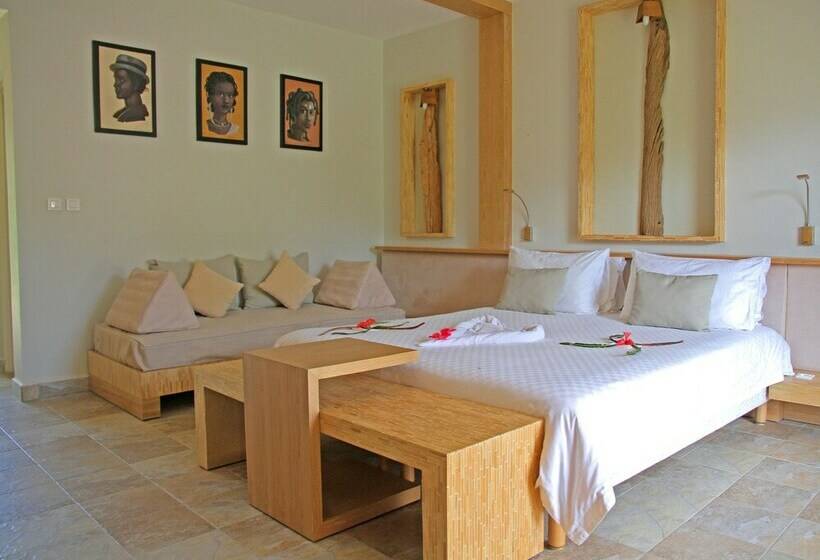 디럭스 트리플 룸, Royal Beach