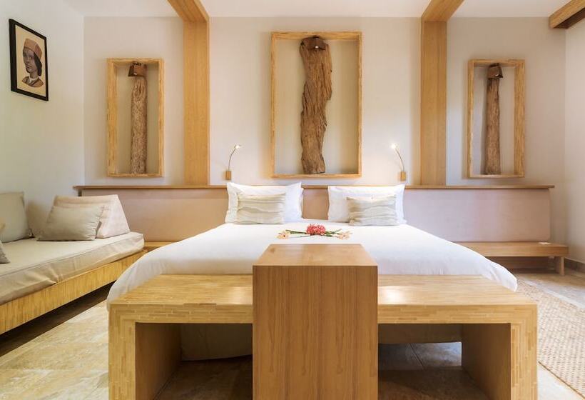 디럭스 트리플 룸, Royal Beach