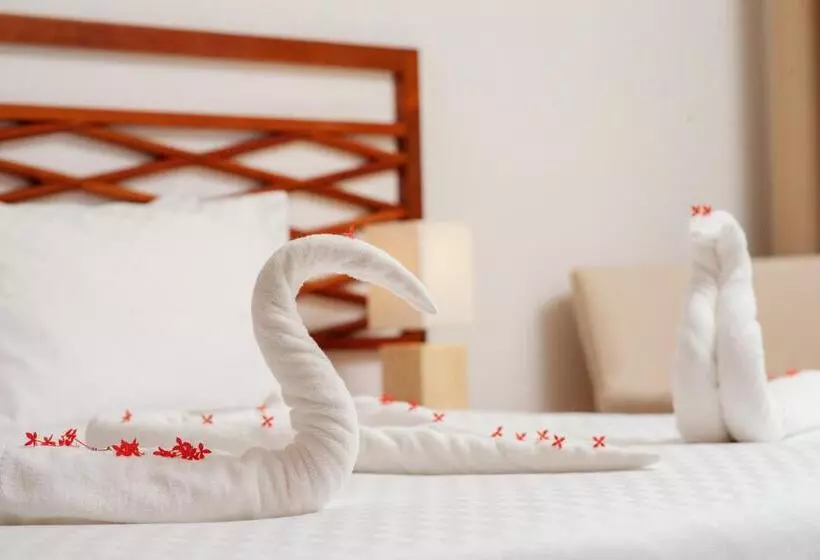 اتاق سوپریور با تخت بزرگ, Royal Beach