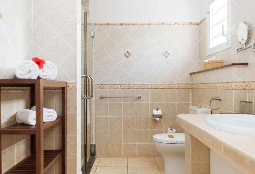 디럭스 트리플 룸, Royal Beach