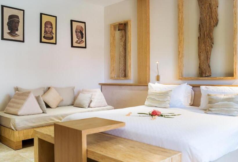 디럭스 룸, Royal Beach