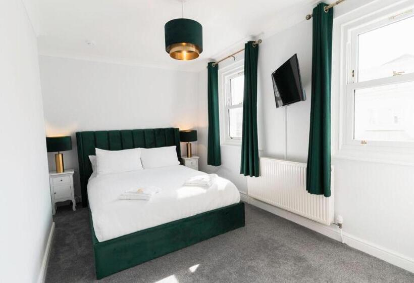 패밀리 스위트, The Pier