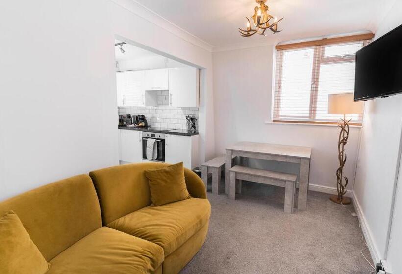 패밀리 스위트, The Pier