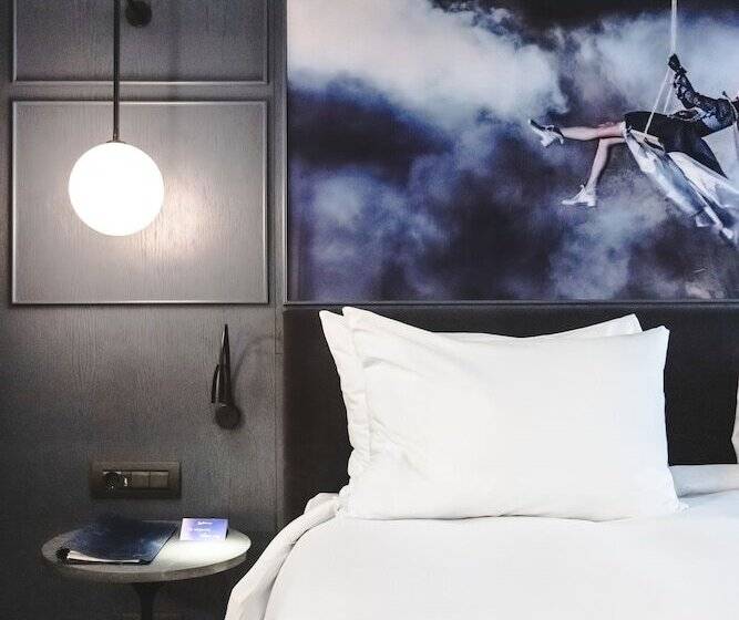 سوئیت جونیور با چشمانداز, Radisson Blu Hotel, Madrid Prado