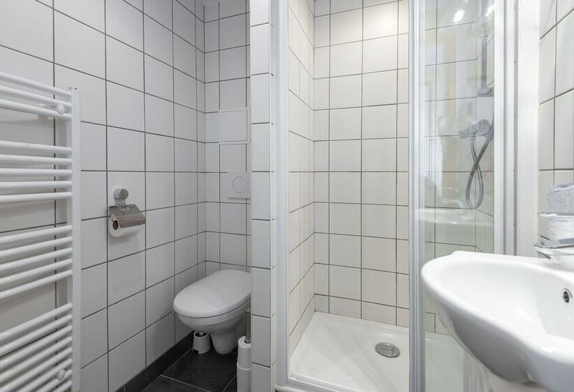 标准三人间, Le Refuge