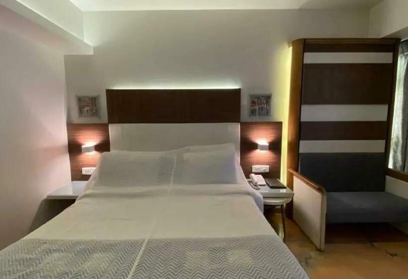 デラックスルーム, Beautiful Hotel In Lonavala