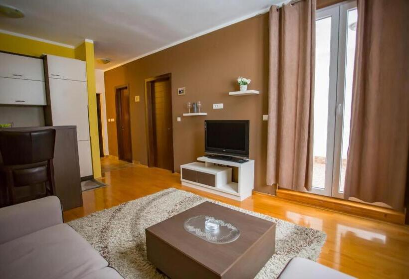 آپارتمان 1 خوابه با تراس, Foka Apartmani 30 M From Junior