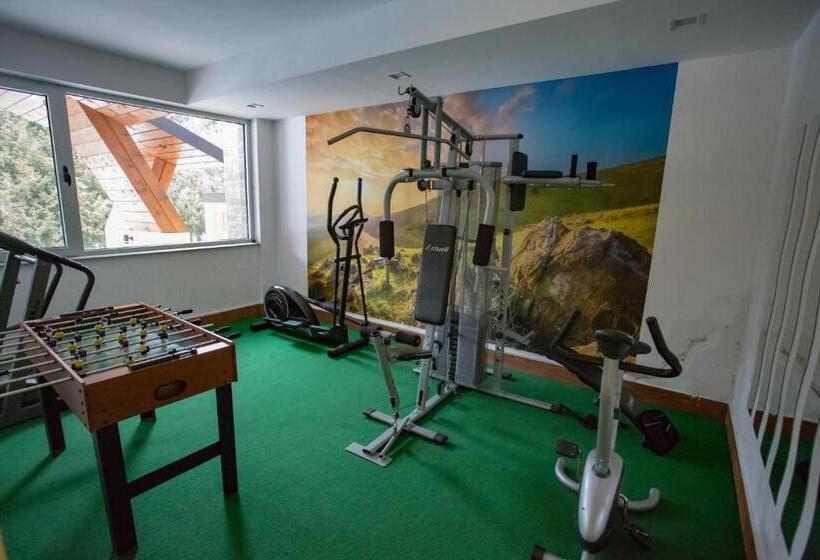 آپارتمان 1 خوابه با تراس, Foka Apartmani 30 M From Junior